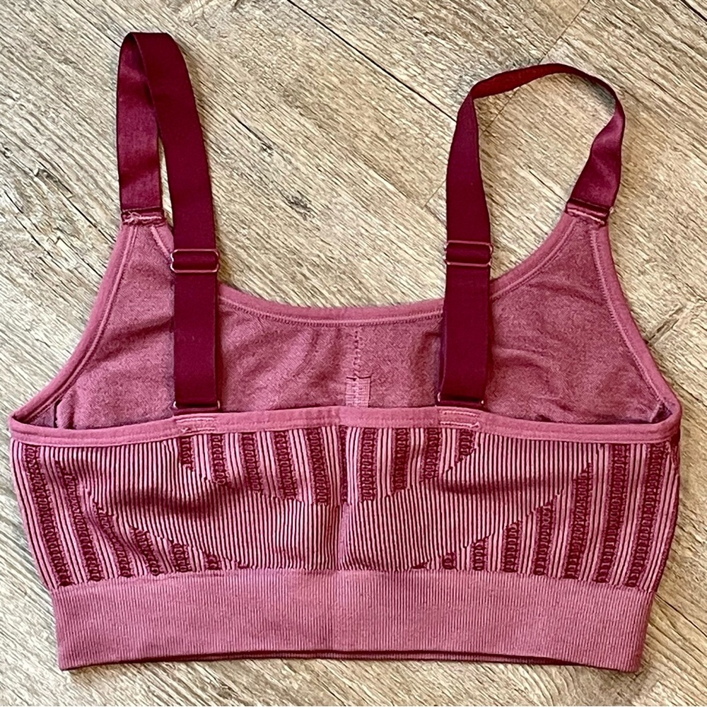 Fabletics 2 Piece Bundle Seamless Leggings & Bra Dark Rouge Size Small - Picture 12 of 13